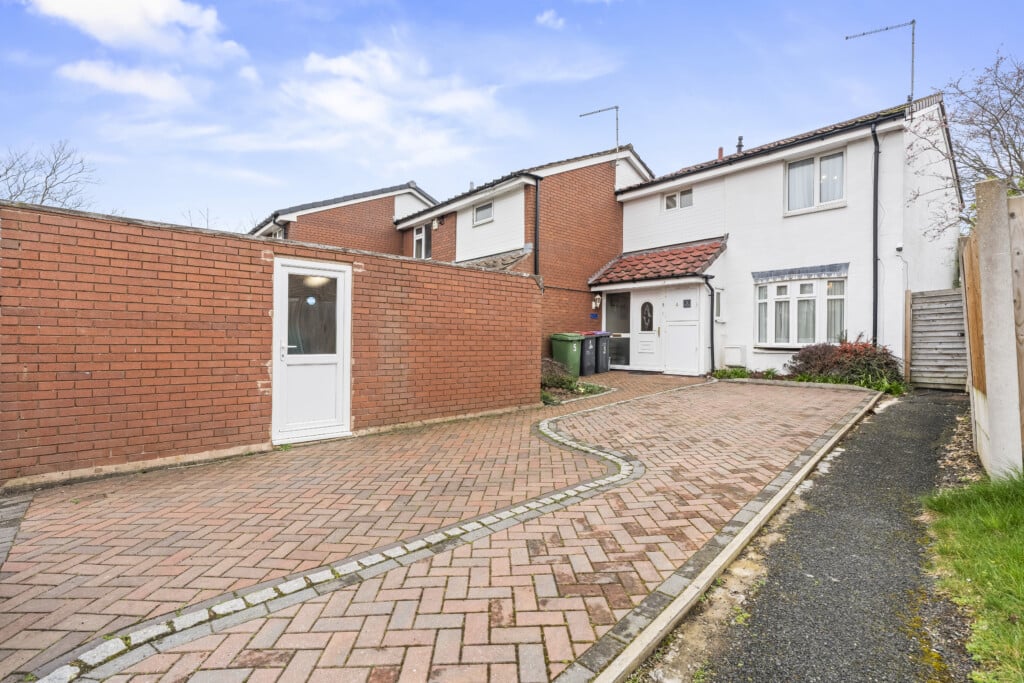 Contractor housing telford with free parking