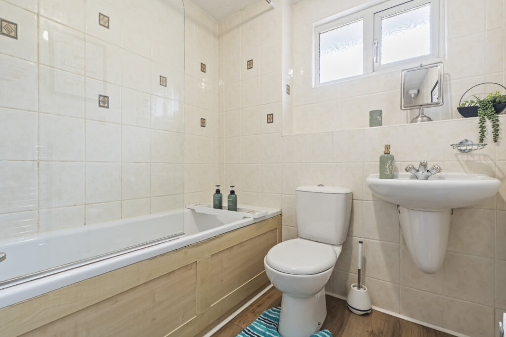 accommodation near ironbridge bathroom