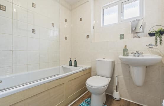 accommodation near ironbridge bathroom