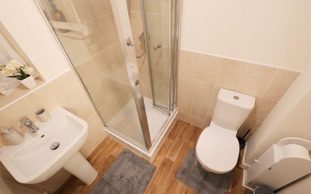 bedroom 1 ensuite