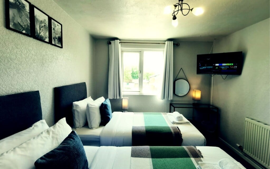 lodginet spacious white house bedroom 3
