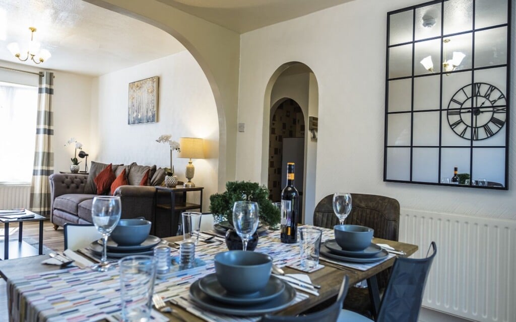 lodginet spacious white house dinner and living room