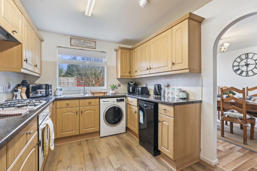 family friendly serviced accommodation telford kitchen