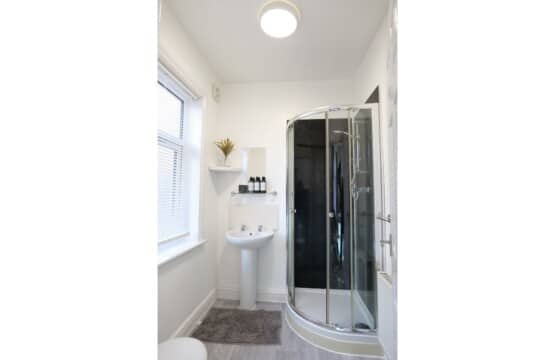lodginet town centre house bathroom 1 01