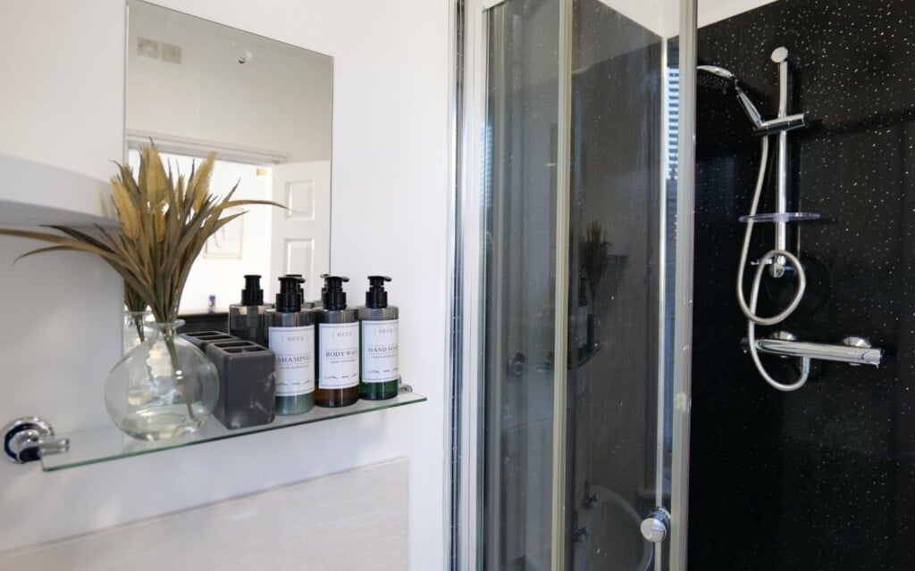 lodginet town centre house bathroom 1 02