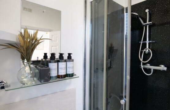 lodginet town centre house bathroom 1 02
