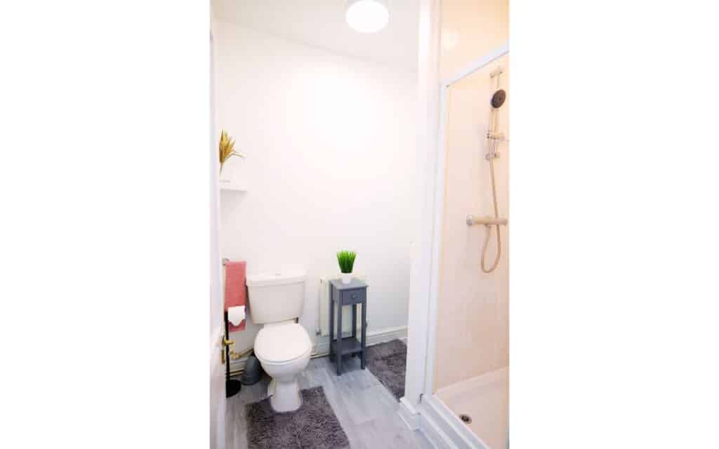 lodginet town centre house bathroom 2 01