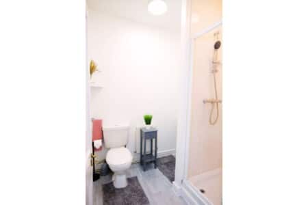 lodginet town centre house bathroom 2 01