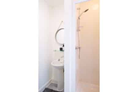 lodginet town centre house bathroom 2 02