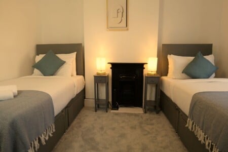 lodginet town centre house bedroom 1 01
