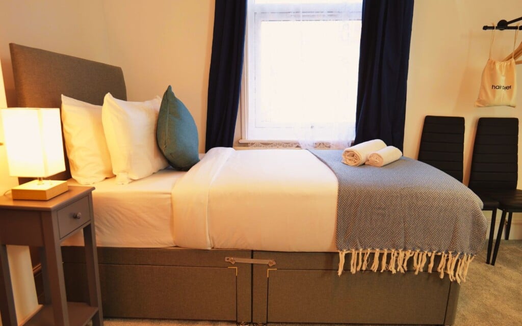 lodginet town centre house bedroom 1 03