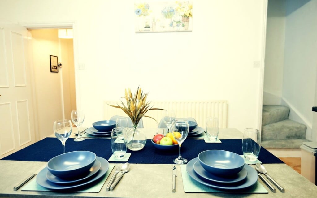 lodginet town centre house dinner