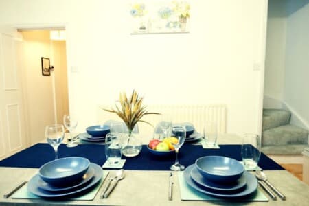 lodginet town centre house dinner