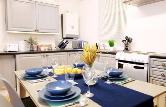 lodginet town centre house kitchen dinner 01