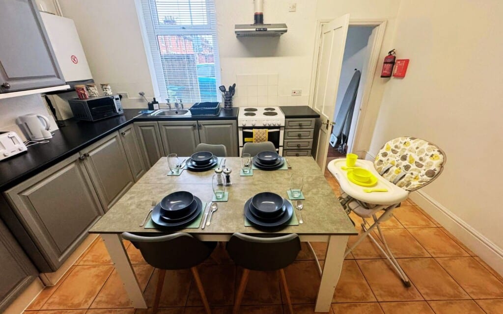 lodginet town centre house kitchen dinner 03