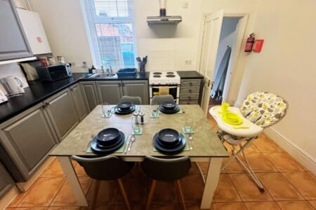 lodginet town centre house kitchen dinner 03