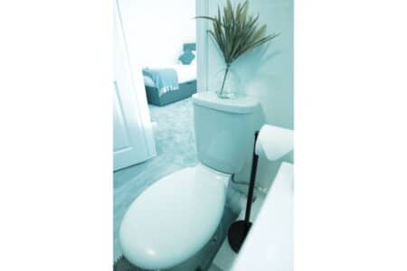 lodginet town centre house toilet