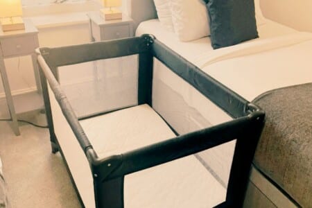 lodginet town centre house travel cot 01
