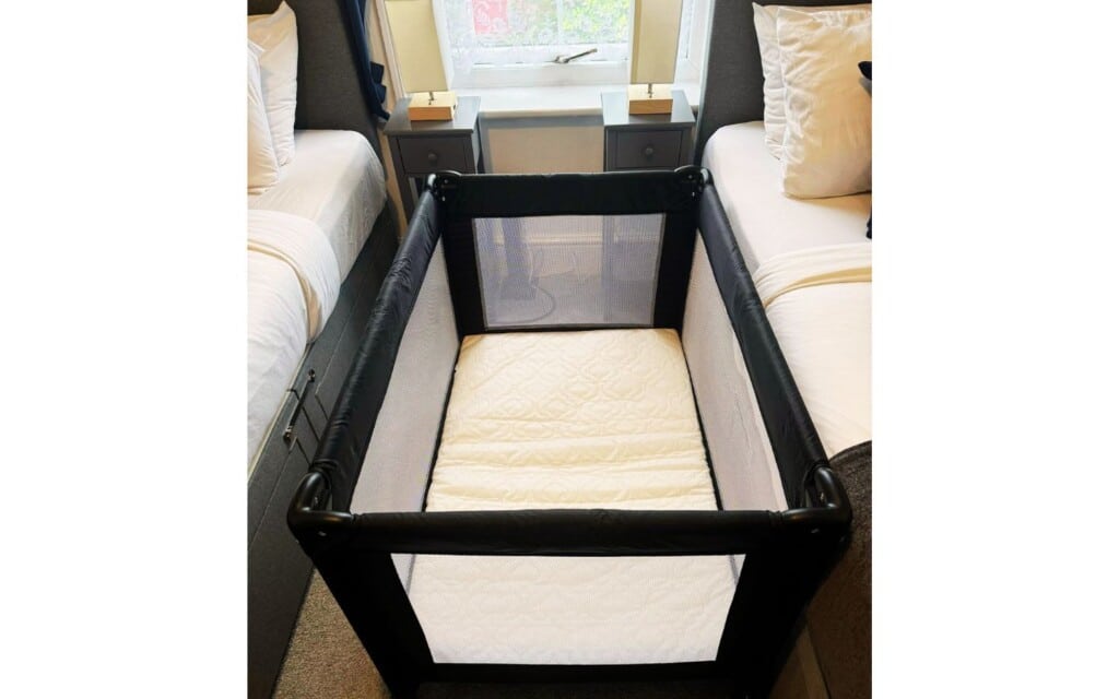 lodginet town centre house travel cot 02