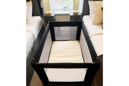 lodginet town centre house travel cot 02