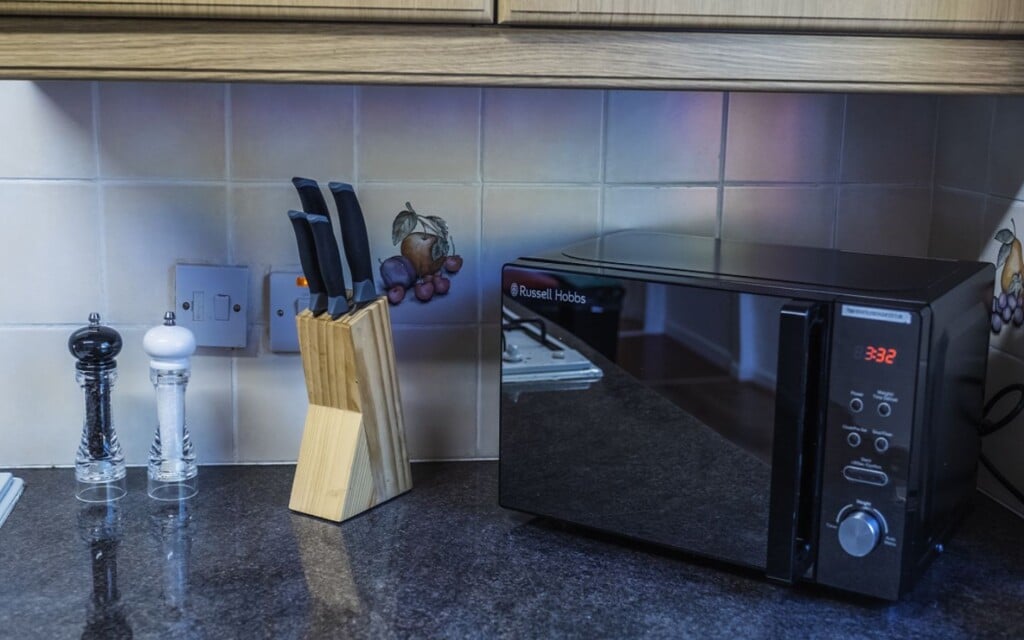 lodginet spacious white house microwave