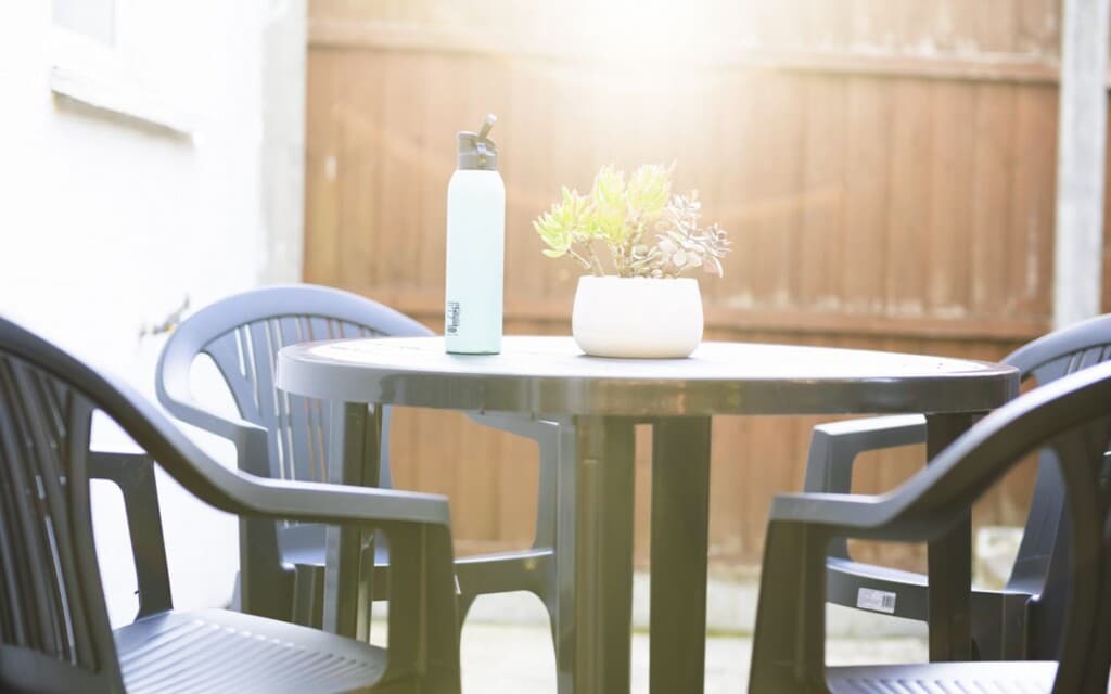 lodginet spacious white house outdoor table chair