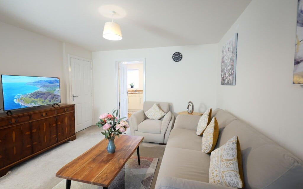 peaceful lawley home living room