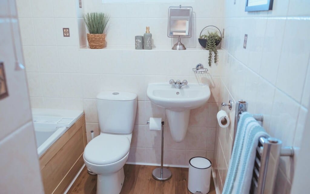 lodginet spacious white house toilet