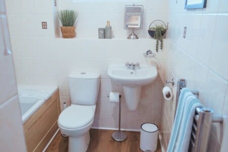 lodginet spacious white house toilet