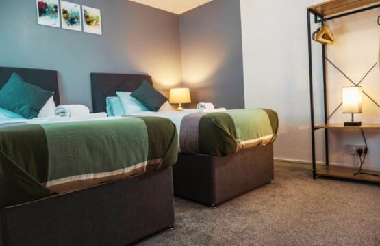 lodginet spacious white house bedroom 2 two single bed