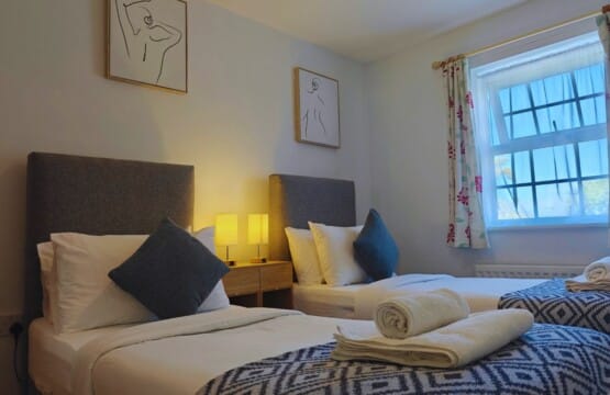 Lodginet Roomy Spark Home Bedroom 2