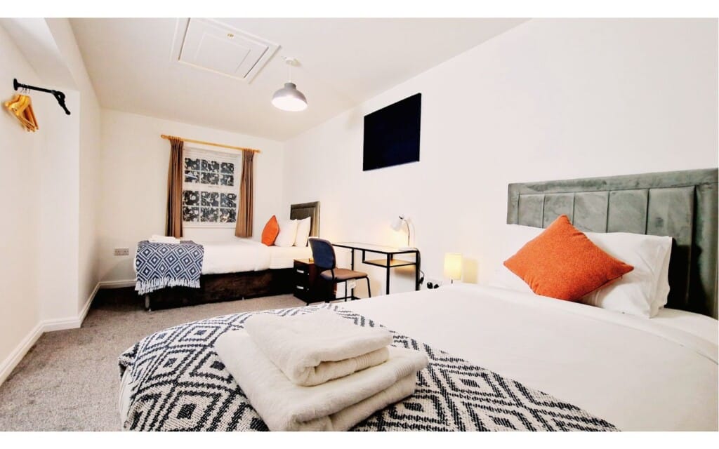 Lodginet Roomy Spark Home Bedroom 4