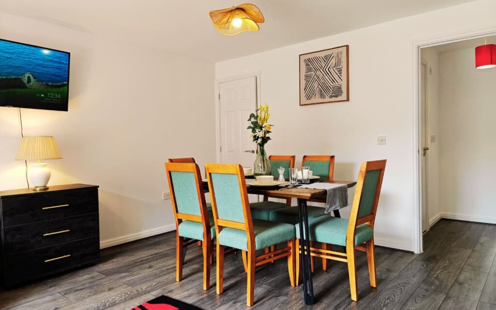 Lodginet Roomy Spark Home Dinner