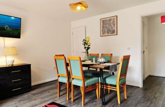 Lodginet Roomy Spark Home Dinner