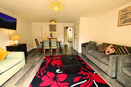 Lodginet Roomy Spark Home Living Room Dinner