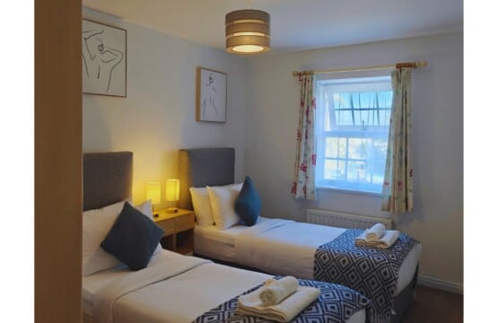 Lodginet Roomy Spark Home Twin Bed