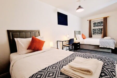 Lodginet Roomy Spark Home Twin Bed Room 4