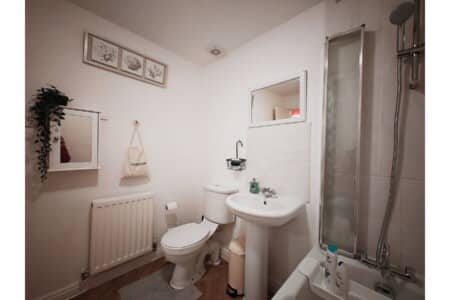 lodginet roomy spark home bathroom