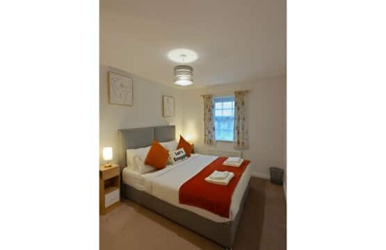 lodginet roomy spark home bedroom 2 double bed 01