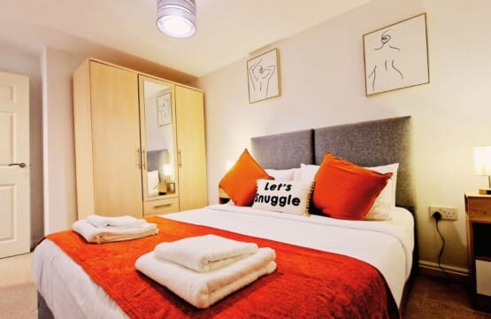 lodginet roomy spark home bedroom 2 double bed 02