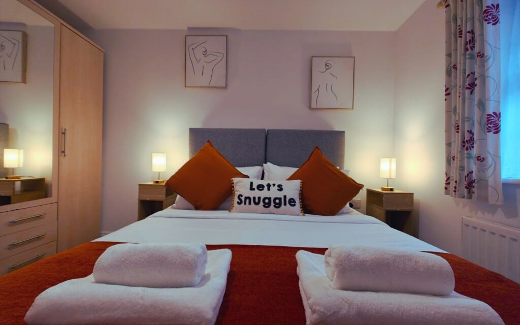lodginet roomy sprak home bedroom 2 double bed