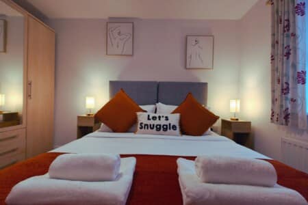 lodginet roomy sprak home bedroom 2 double bed