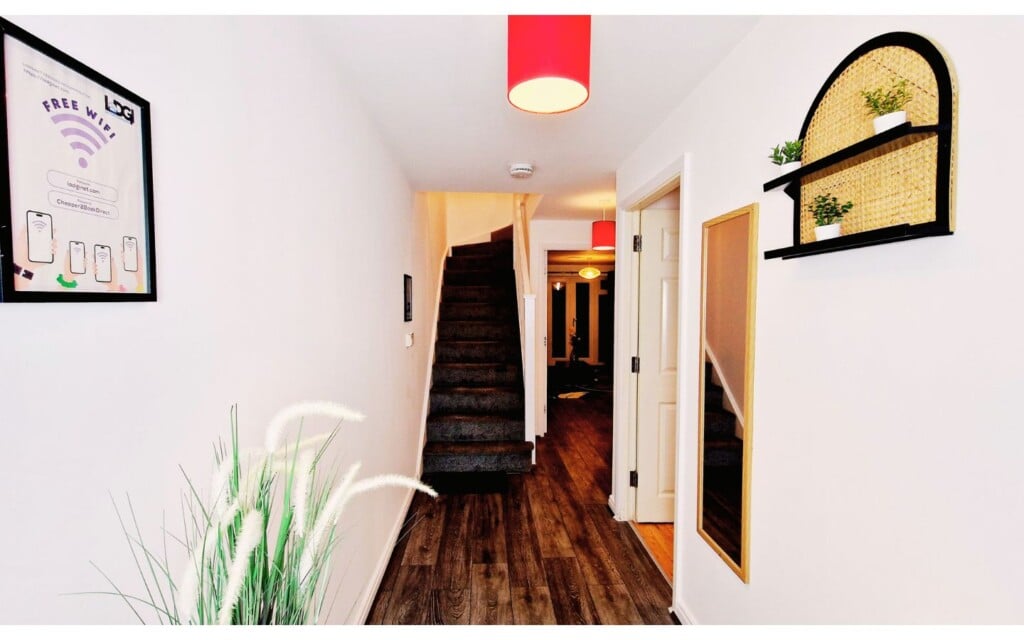 lodginet roomy spark home hallway