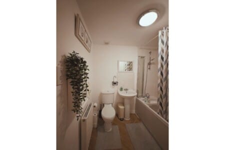lodginet roomy spark home bathroom