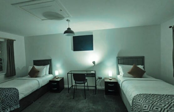 lodginet roomy spark home bedroom 4 two single beds