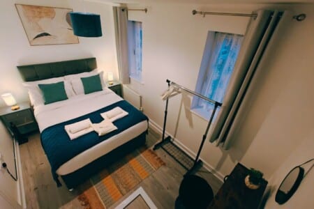 lodginet barn fold house bedroom 2 double bed 02