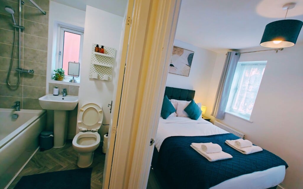 lodginet barn fold house bedroom and bathroom