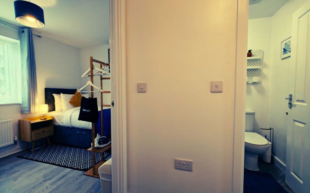 lodginet barn fold house bedroom and toilet