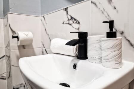 lodginet stays county cosy bathroom 2