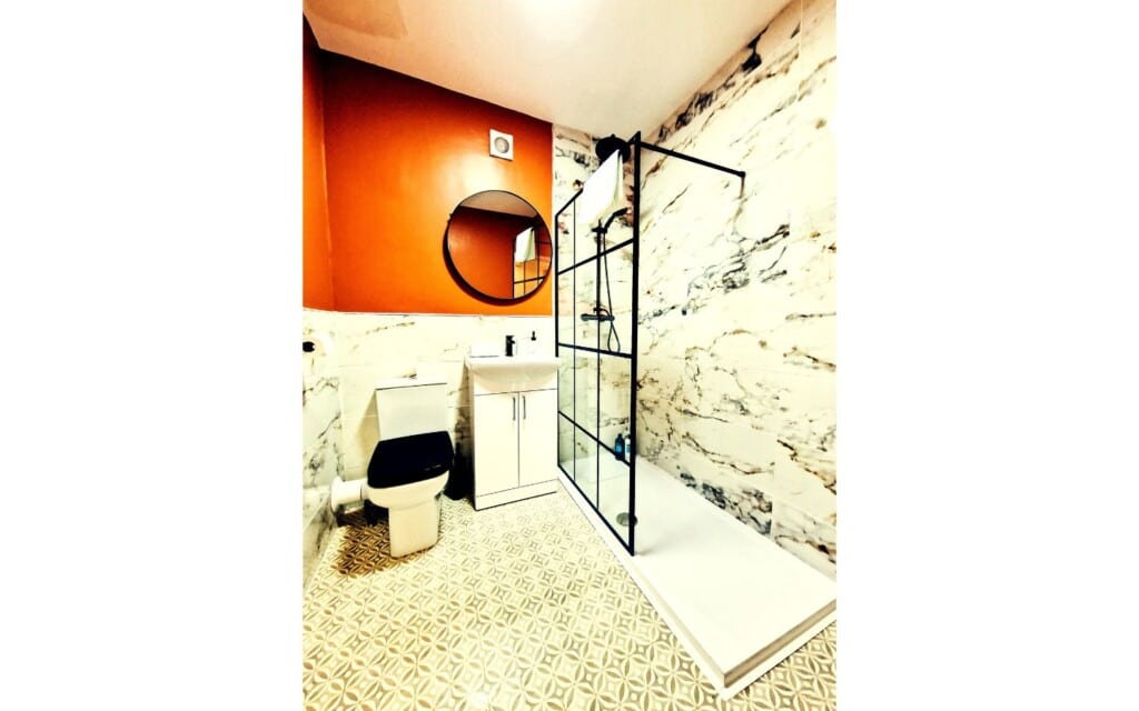 lodginet stays county heights bathroom b